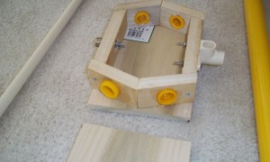 Moxon center for coax feed and connection to mast